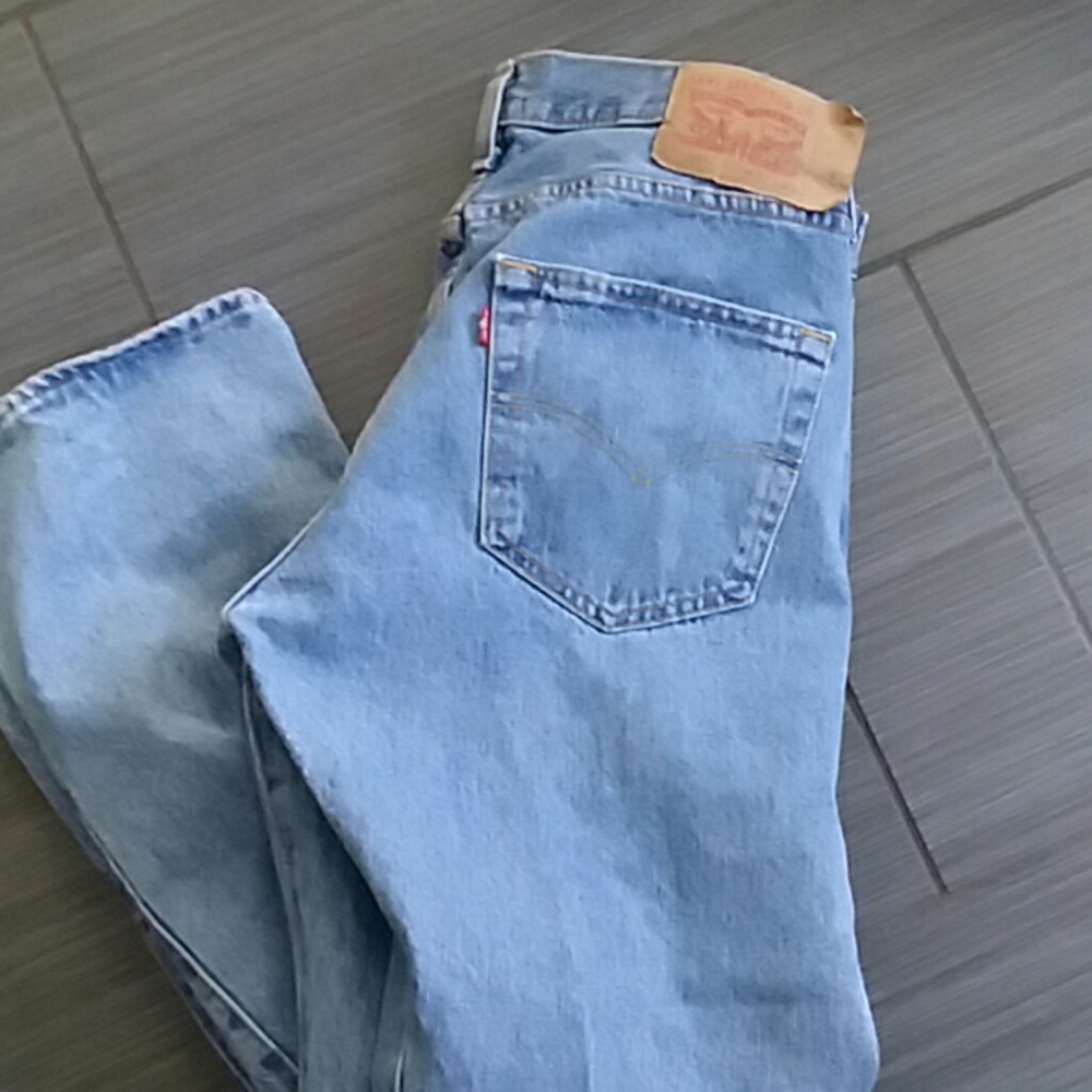 NWOT Levis for men!!